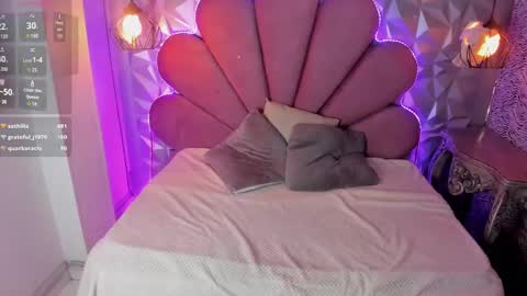 Moon online show from December 9, 5:30 pm