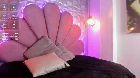 Moon online show from December 2, 5:54 pm