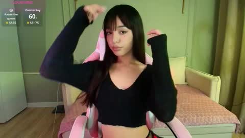 Mia online show from January 9, 1:39 pm