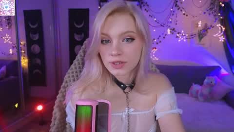 Mia   online show from April 24, 8:55 pm