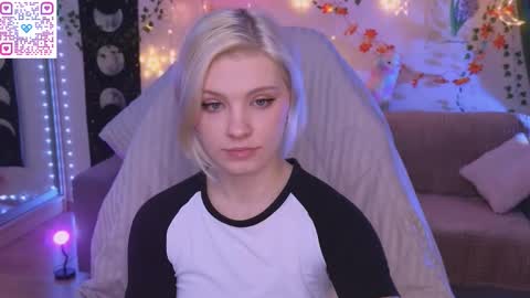 Mia   online show from November 15, 7:04 pm