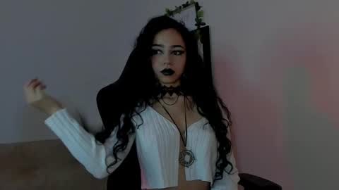 Snapshot of moonmadison chatting on September 19, 5:22 am Madison online show from September 19, 5:22 am