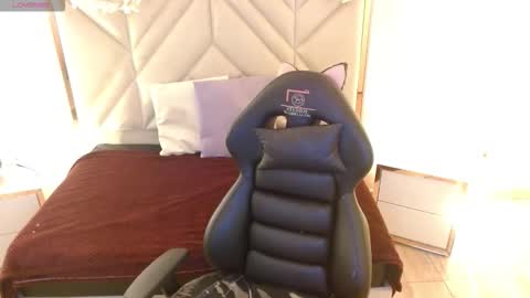 Moon  online show from November 8, 6:49 am