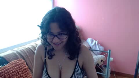 Snapshot of mora_haze chatting on December 2, 7:00 pm Mora Haze 3 online show from December 2, 7:00 pm