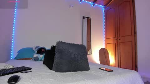 morenosiam online show from October 8, 4:51 am