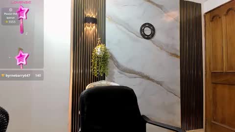 Moriah online show from December 4, 7:24 pm