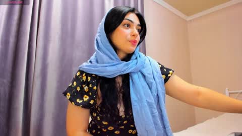 Snapshot of moroccan_diamond_ chatting on December 4, 3:59 pm Medina online show from December 4, 3:59 pm