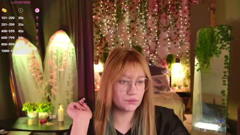 morvelyn online show from March 13, 9:40 pm