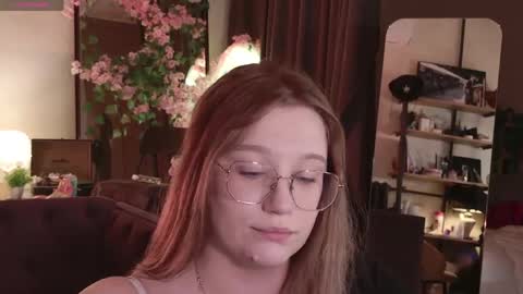 morvelyn online show from June 3, 8:47 pm
