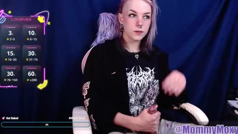 Moxy online show from December 19, 5:52 pm