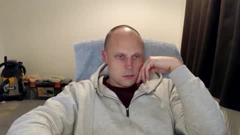 Mr Baldy Likes to Chat online show from November 1, 10:31 pm