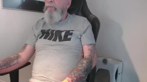 mr_boombastic2021 online show from September 20, 9:56 am