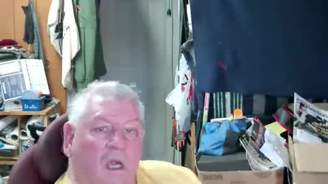 mr_canoe_licker_69 online show from March 7, 9:17 pm