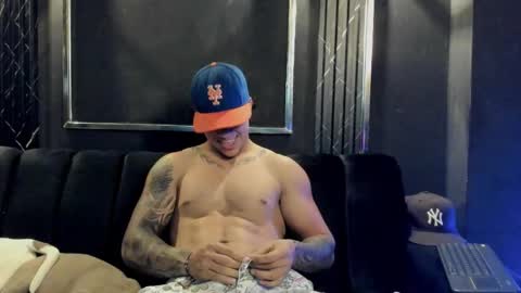 mr_maximo online show from October 15, 5:00 am