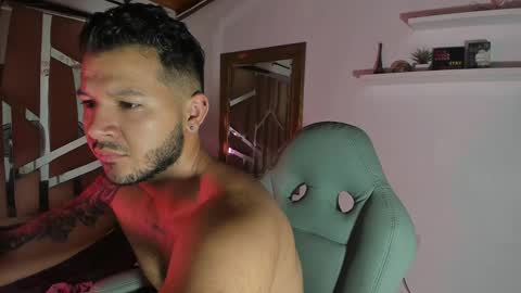 Snapshot of mr_mikee_ chatting on February 27, 3:08 am MIKEE online show from February 27, 3:08 am