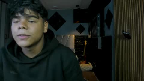 mr_mois online show from June 9, 6:46 am
