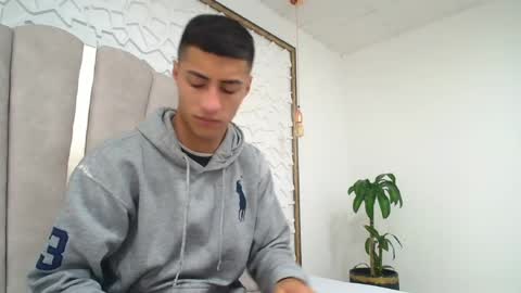 Mr Porn  online show from April 16, 9:39 pm