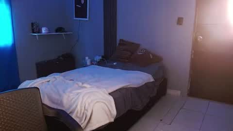 yisuz online show from July 4, 12:09 pm