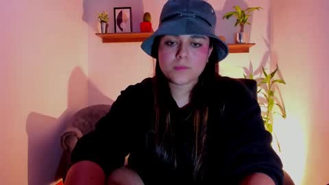 Laura online show from March 7, 2:04 am