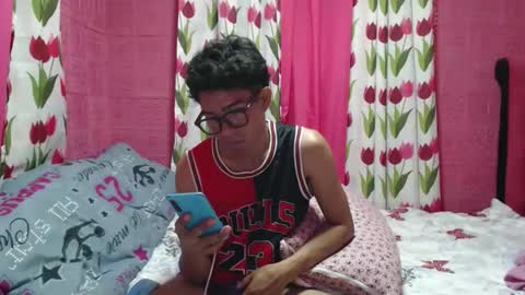 mrheartthief online show from June 10, 6:40 pm
