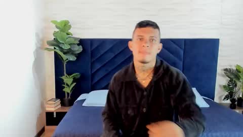 mrjustin_ online show from October 12, 9:05 pm