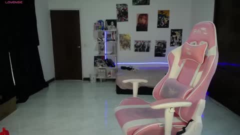 Snapshot of ms_ratuelita chatting on March 9, 7:37 pm Manuela3 online show from March 9, 7:37 pm