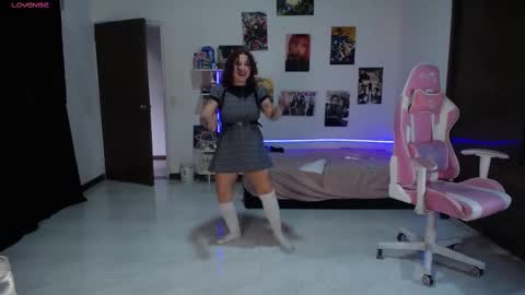 Snapshot of ms_ratuelita chatting on February 19, 9:47 pm Manuela3 online show from February 19, 9:47 pm