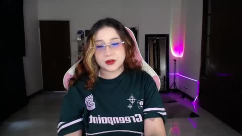 Manuela3 online show from May 4, 8:04 pm