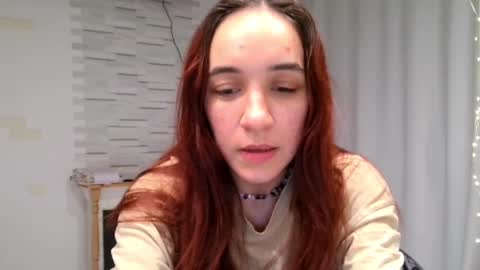ms_sophiee online show from December 4, 11:30 pm