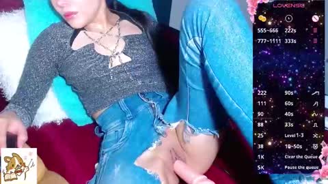 Snapshot of ms_zawora chatting on October 4, 12:41 am When the mako flies up from the bottom in your eyes then Ill know the twilight skies are not so broken hearted  online show from October 4, 12:41 am