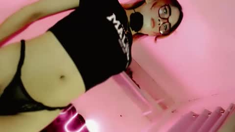 mscherry_ online show from February 3, 4:11 pm