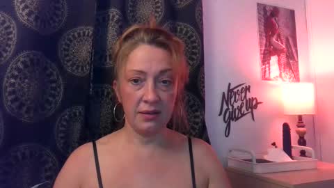 Snapshot of mswhitney618 chatting on September 12, 8:49 am mswhitney618 online show from September 12, 8:49 am