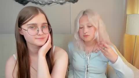 Mia online show from July 30, 11:55 am