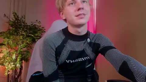 Snapshot of muky_y chatting on September 30, 12:48 pm Muky online show from September 30, 12:48 pm