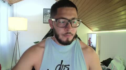Snapshot of muscle_cock32 chatting on December 24, 11:28 am David Big online show from December 24, 11:28 am