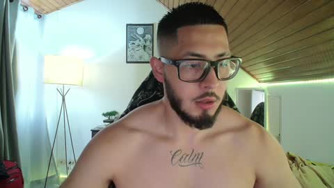 Snapshot of muscle_cock32 chatting on December 16, 11:55 am David Big online show from December 16, 11:55 am