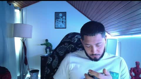 Snapshot of muscle_cock32 chatting on January 18, 11:54 am David Big online show from January 18, 11:54 am