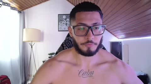 Snapshot of muscle_cock32 chatting on December 7, 1:46 pm David Big online show from December 7, 1:46 pm