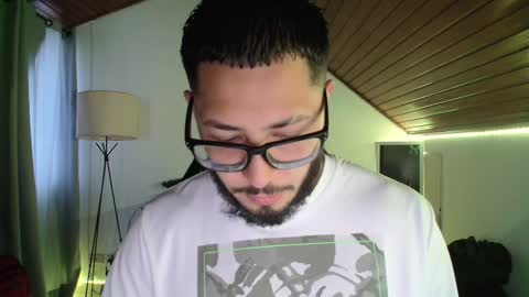 Snapshot of muscle_cock32 chatting on December 6, 11:06 am David Big online show from December 6, 11:06 am