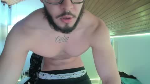 Snapshot of muscle_cock32 chatting on December 13, 10:41 am David Big online show from December 13, 10:41 am