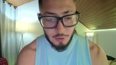 Snapshot of muscle_cock32 chatting on December 17, 10:01 am David Big online show from December 17, 10:01 am
