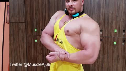 Snapshot of muscleaj69 chatting on December 6, 7:06 pm AJ online show from December 6, 7:06 pm