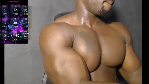 musclegod23 online show from December 2, 10:18 pm