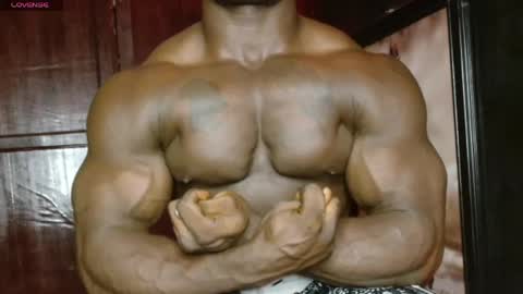 musclegod23 online show from April 15, 2:48 am