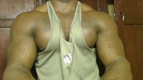 musclegod23 online show from September 23, 11:04 am