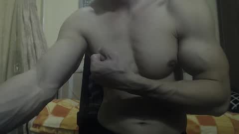 Snapshot of musculargod chatting on January 15, 9:20 pm SexyMuscled online show from January 15, 9:20 pm