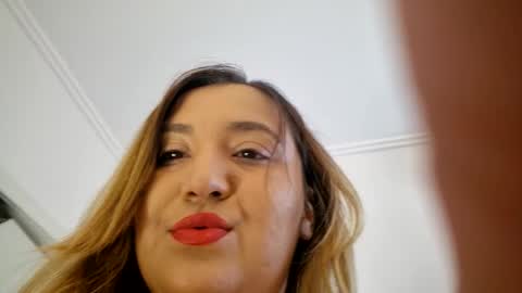 Snapshot of mya_sweet25 chatting on October 10, 10:32 am Mya online show from October 10, 10:32 am