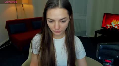 Ella online show from November 9, 9:28 pm