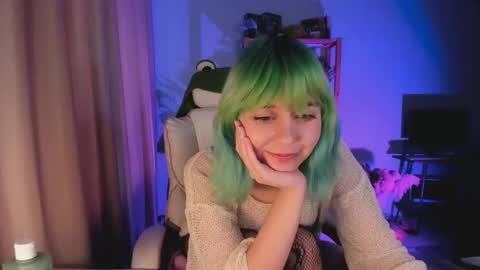 MylaFlores online show from November 30, 5:25 am