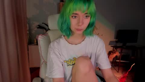 MylaFlores online show from September 30, 1:05 am